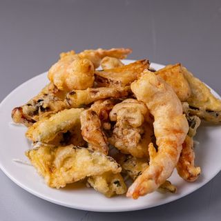 Tempura De Verduras Con Langostinos