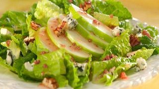 Apple salad with walnuts