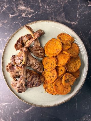 Агнешки котлети + две гарнитури