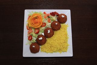 Falafel na talerzu