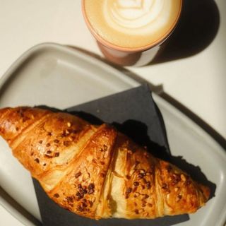 Croissant ciocolată