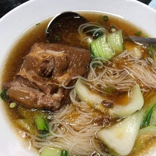 Sopa De Fideos Chinos Con Costilla