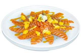 53. Carpaccio salmone mango