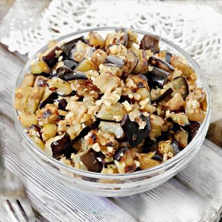 Салат с баклажанами и чесноком