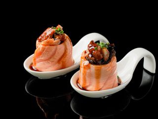 147 Cucharas salmón y anguila (2 uds.)