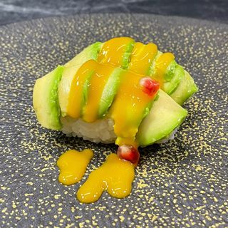 N9. Nigiri avocato - 2 pezzi