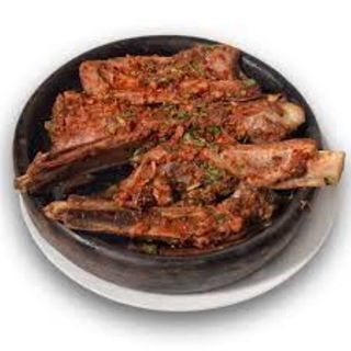 ხბოს ნეკნები აჯიკით