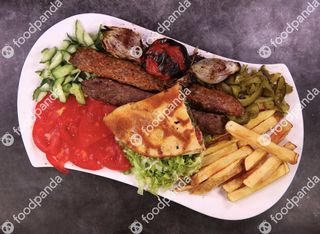 Порция адана кебап на жар