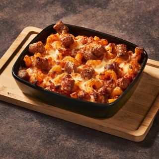 Pasta al horno con carne e salsiccia