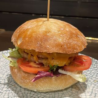 Hamburguesa De Doble Pollo De Corral