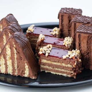 Platou mini prăjituri - Cabana + Excelent  + Dobos