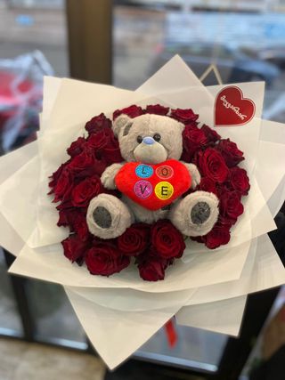 #21. 25 წითელი პრემიუმ ხარისხის ჰოლანდიური ვარდი დათუნიით