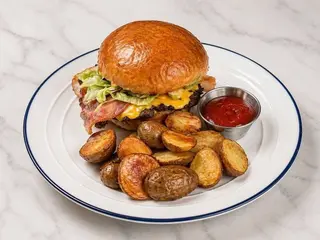 Булочка з біфштексом та беконом (320 g)