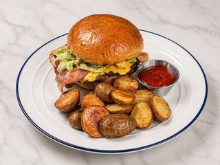 Булочка з біфштексом та беконом (320 g)