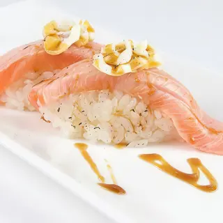 Nigiri salmone flambè - 2 pezzi