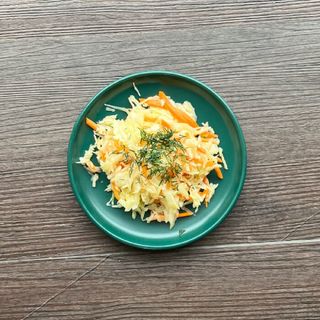 Салат из квашеной капусты