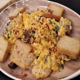 Revuelto De Ortiguillas, Gambón Y Trigueros