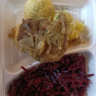 Kotlet mielony,ziemniaki ,mizeria 