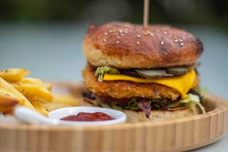 ბურგერი ქათმის შნიცელით