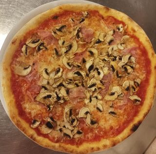 Prosciutto e funghi
