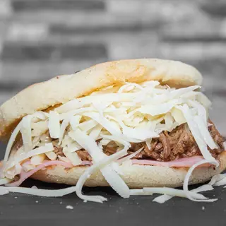 Arepa Cordon Bleu de Mechada