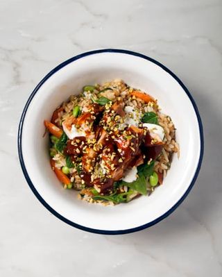 Domburi con pollo alla BBQ al curry