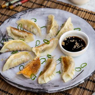 B6 Gyozas