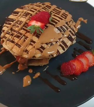 Palačinka proteinska sa kremom i jagodama