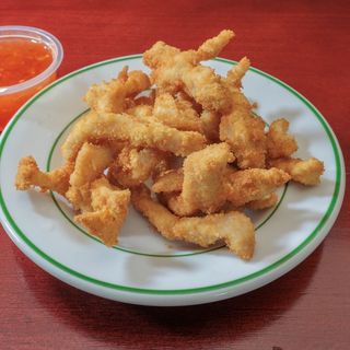 Tiras De Pollo Fritas Con Salsa De Guindilla Dulce