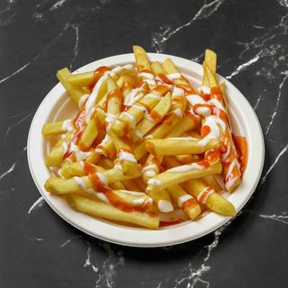 Ración De Patatas fritas Con Salsa