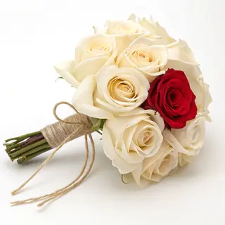 Bouquet De 11 Roses Ivoire Avec Une Rose Rouge Centrale