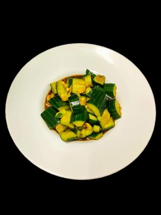 Salată castraveți