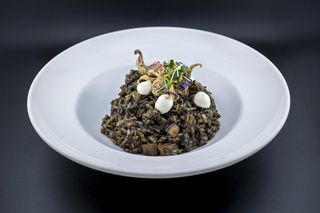 Risotto al nero di sepia e maionese al lime