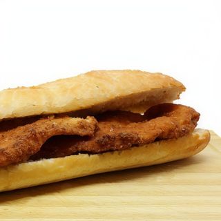 Bocadillo De Pollo Rebozado
