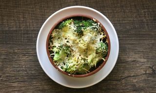 ბროკოლი ყველით