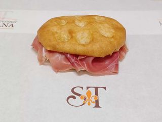Schiacciata toscana *no glutine* con prosciutto crudo