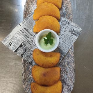 PROMOCION! Ración de 6 Uds mini empanadas. 