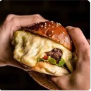 Menú Hamburguesa Delicious Ranchera con patatas y bebida 