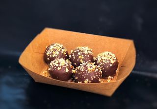 Бонбон Черен шоколад и кафе