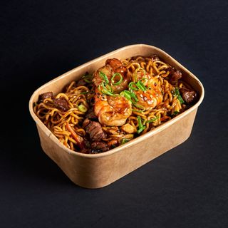 Yakisoba de Pluma ibérica y Langostinos