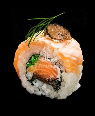 California uramaki Łosoś mowi z truflami 5szt