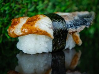 Nigiri z węgorzem