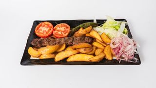 Adana kebab miel la farfurie