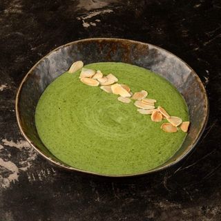 Крем-суп шпинатний з мигдалевими пластівцями (200г)