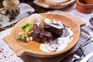 MUSCHI DE VITA CU SOS DE CIUPERCI