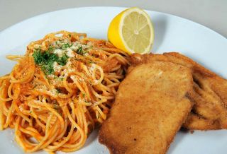 Escalopa de Pollo con Espaguetis Napolitana