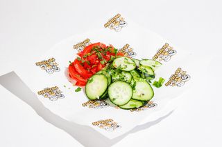 Salata rosii si castraveti