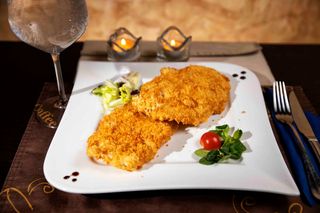 Snitel de pui cu garnitura