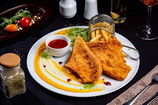 Snitel vienez cu cartofi wedges