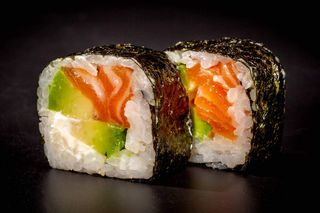102 Futomaki salmon 4 pezzi